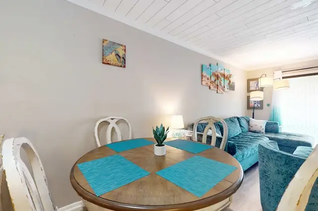 Dining area at Fiddler’s Cove 6J